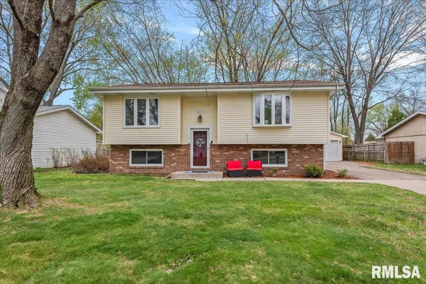 $220,000 | 529 Woodland Drive, Chatham, IL 62629