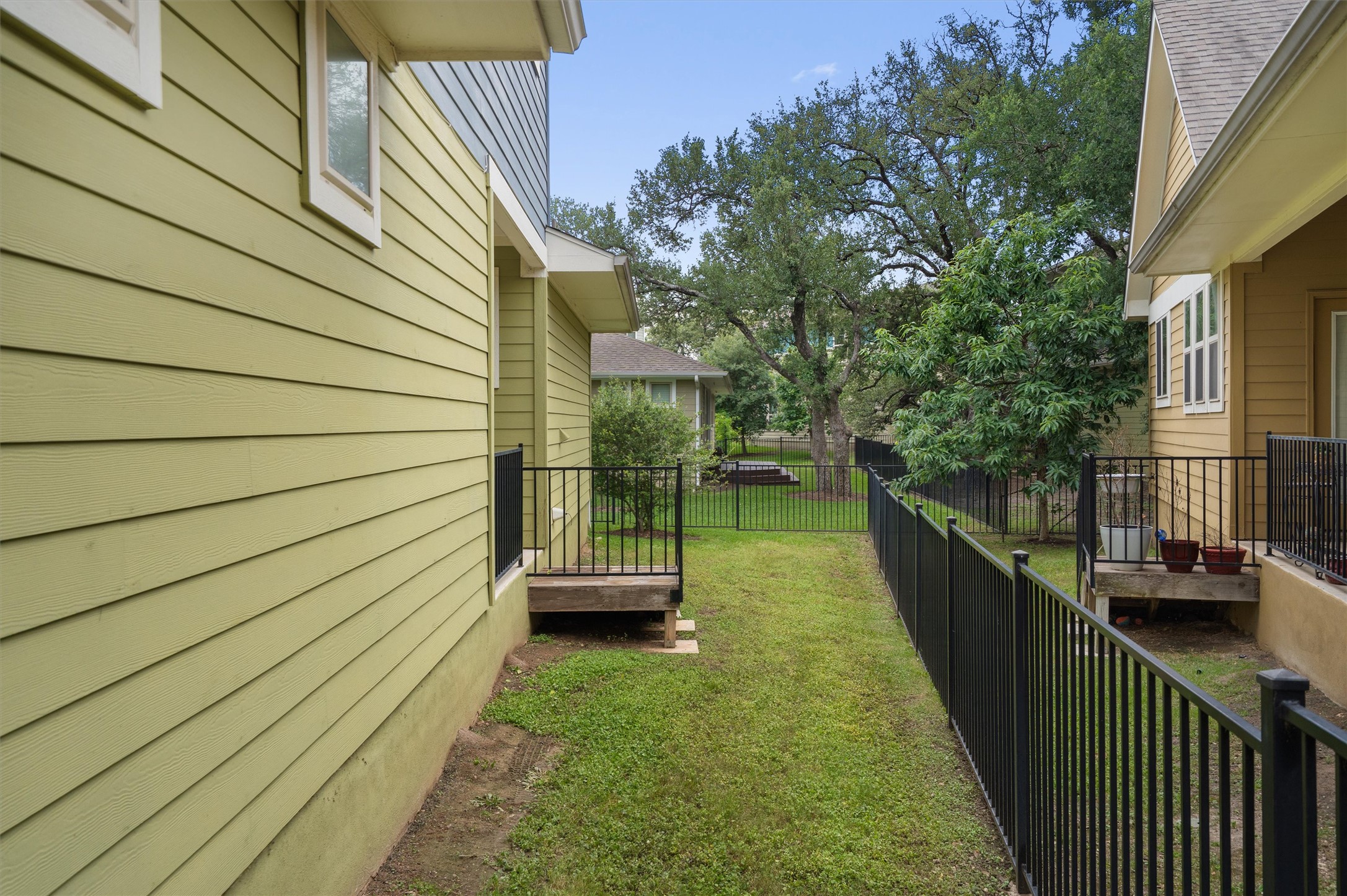 10625 Wills Loop Austin, TX 78717 - Photo 33 of 38 Enough space for pets to enjoy.