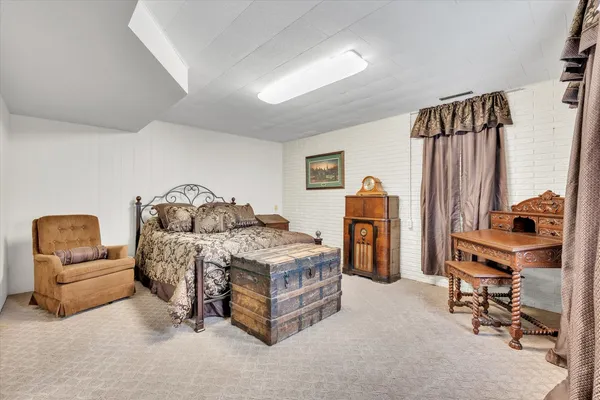$430,000 | 800 Oak Lane, Muscatine, IA 52761