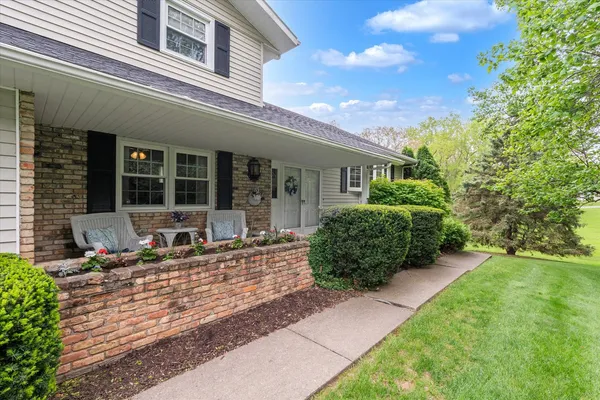 $430,000 | 800 Oak Lane, Muscatine, IA 52761