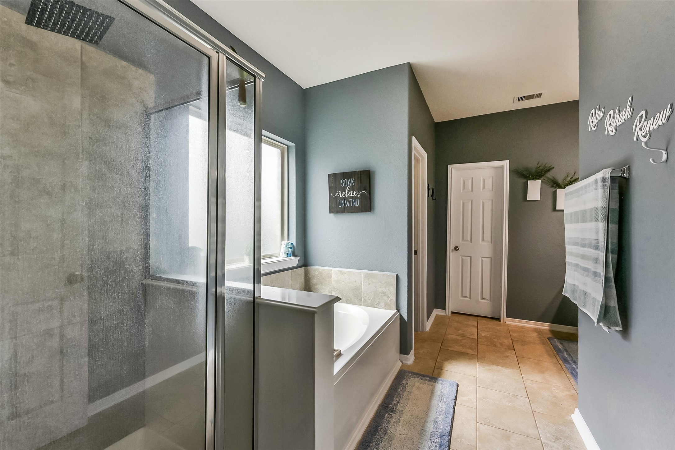 29418 Ridge Clearing Trail Spring, TX 77386 - Photo 16 of 37 a bathroom with a tub and shower