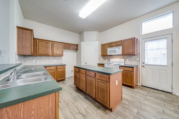 $1,750 | 353 Placid Meadow, New Braunfels, TX 78130