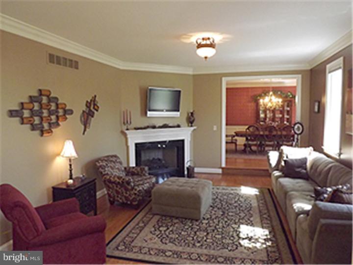 105 Chalfont Road Kennett Square, PA 19348 - Photo 8 of 25 Living Room