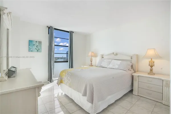 $255,000 | 3475 North Country Club Drive, Unit 818, Aventura, FL 33180