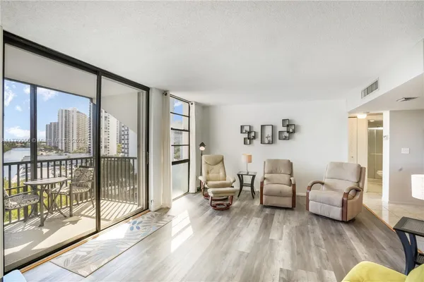 $255,000 | 3475 North Country Club Drive, Unit 818, Aventura, FL 33180