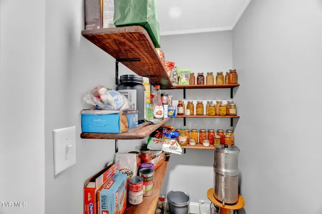 $490,000 | 118 West Ellis Lane, Mount Carmel, TN 37645