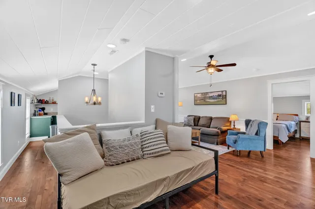 $490,000 | 118 West Ellis Lane, Mount Carmel, TN 37645