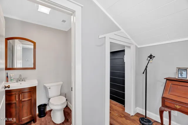 $490,000 | 118 West Ellis Lane, Mount Carmel, TN 37645