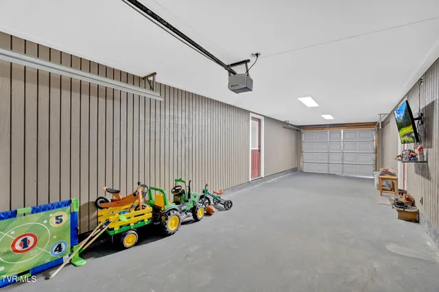 $490,000 | 118 West Ellis Lane, Mount Carmel, TN 37645