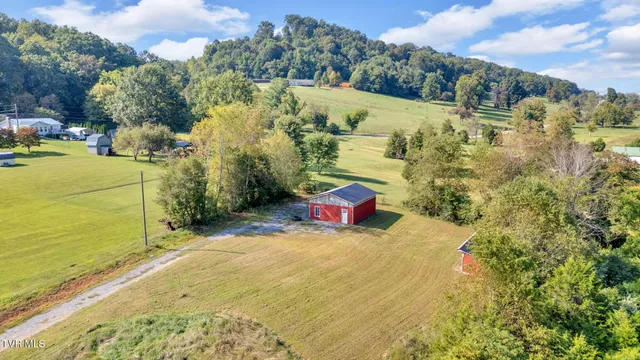 $490,000 | 118 West Ellis Lane, Mount Carmel, TN 37645