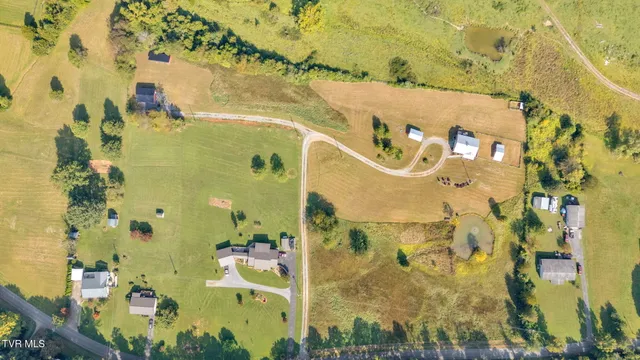 $490,000 | 118 West Ellis Lane, Mount Carmel, TN 37645