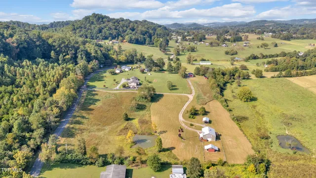 $490,000 | 118 West Ellis Lane, Mount Carmel, TN 37645