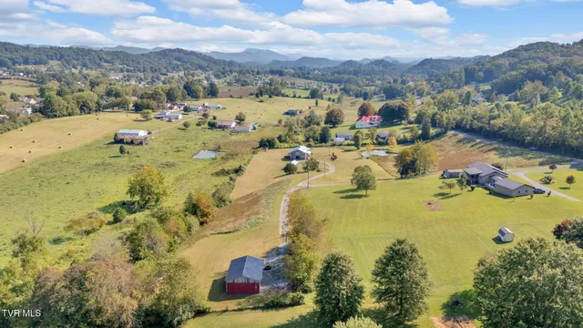 $490,000 | 118 West Ellis Lane, Mount Carmel, TN 37645