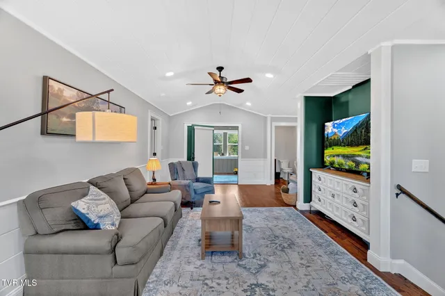 $490,000 | 118 West Ellis Lane, Mount Carmel, TN 37645