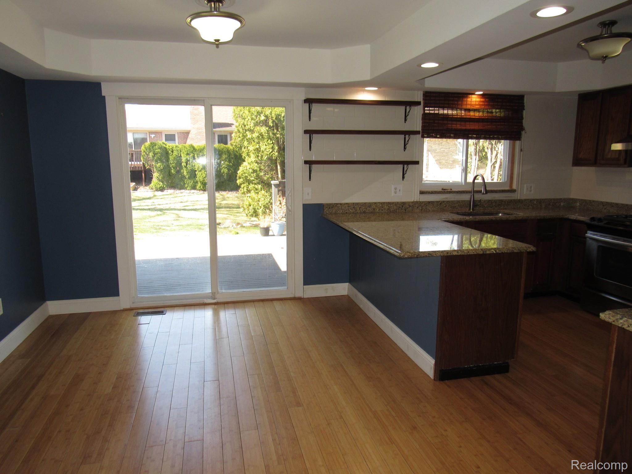 2136 Elkhorn Drive Rochester, MI 48307 - Photo 8 of 44 2136 ELKHORN LN ROCHESTER HILLS MI (70).JPG