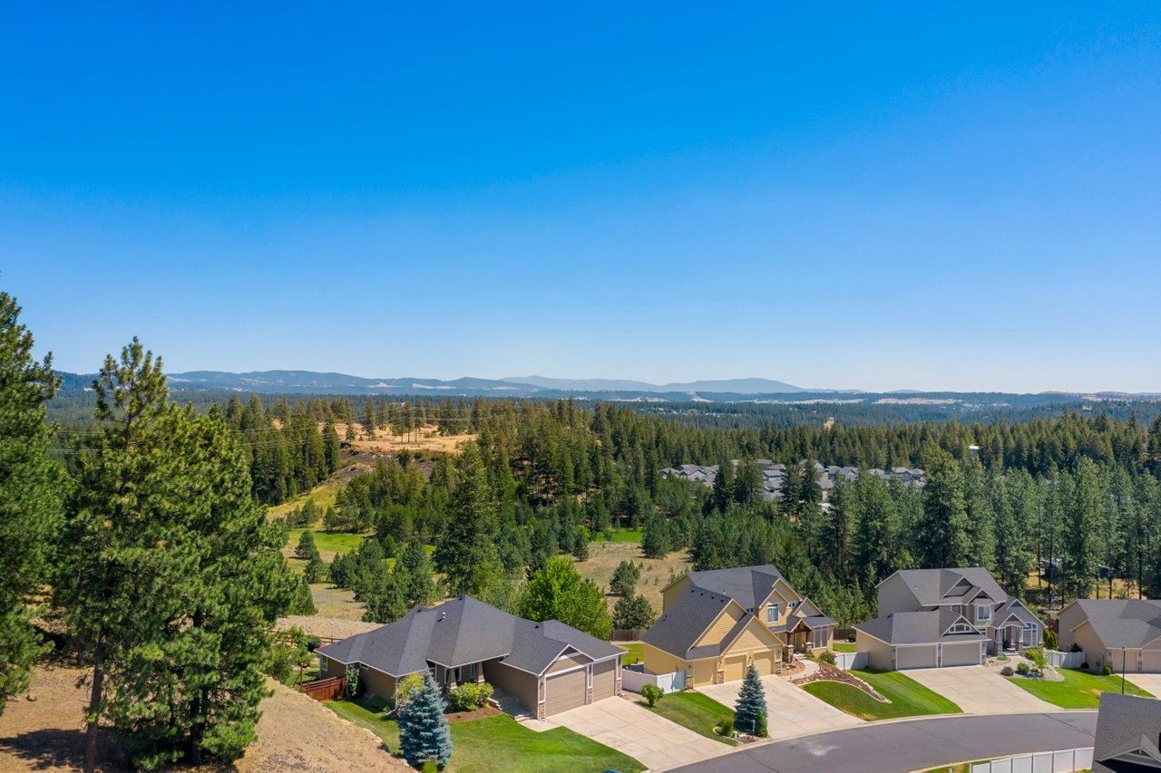 913 East Westcrest Road Colbert, WA 99005 - Photo 2 of 39
