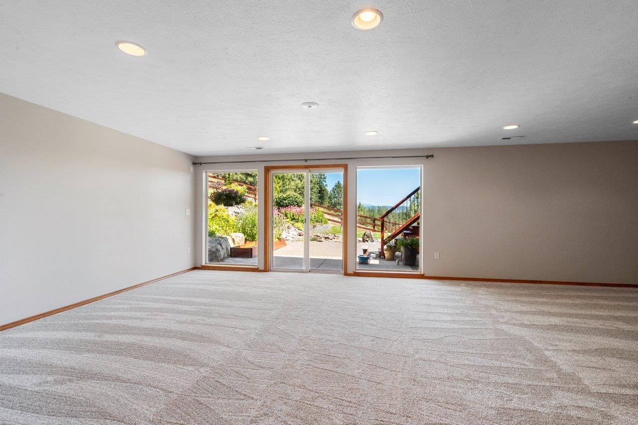 913 East Westcrest Road Colbert, WA 99005 - Photo 25 of 39