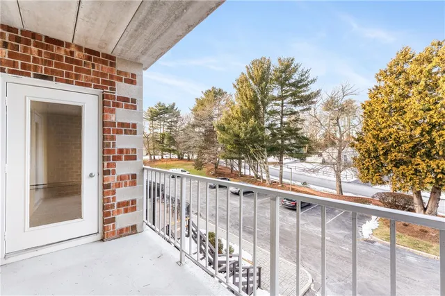 $2,700 | 30 Argyle Avenue, Unit 201, East Providence, RI 02915