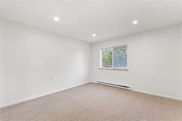 $2,700 | 30 Argyle Avenue, Unit 201, East Providence, RI 02915