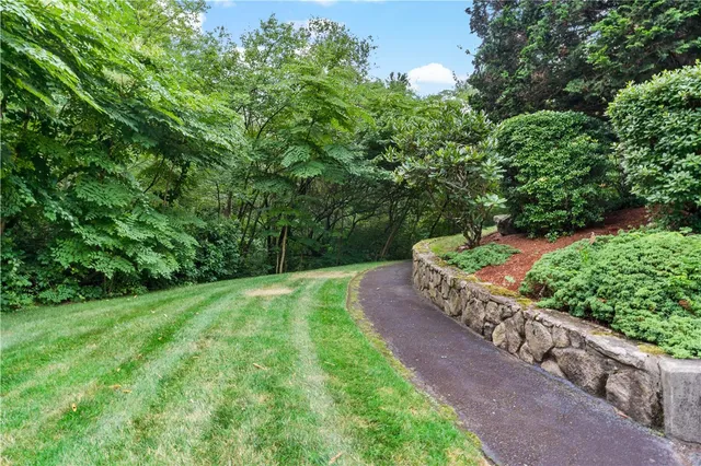 $2,700 | 30 Argyle Avenue, Unit 201, East Providence, RI 02915