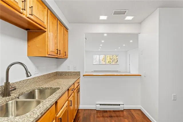 $2,700 | 30 Argyle Avenue, Unit 201, East Providence, RI 02915