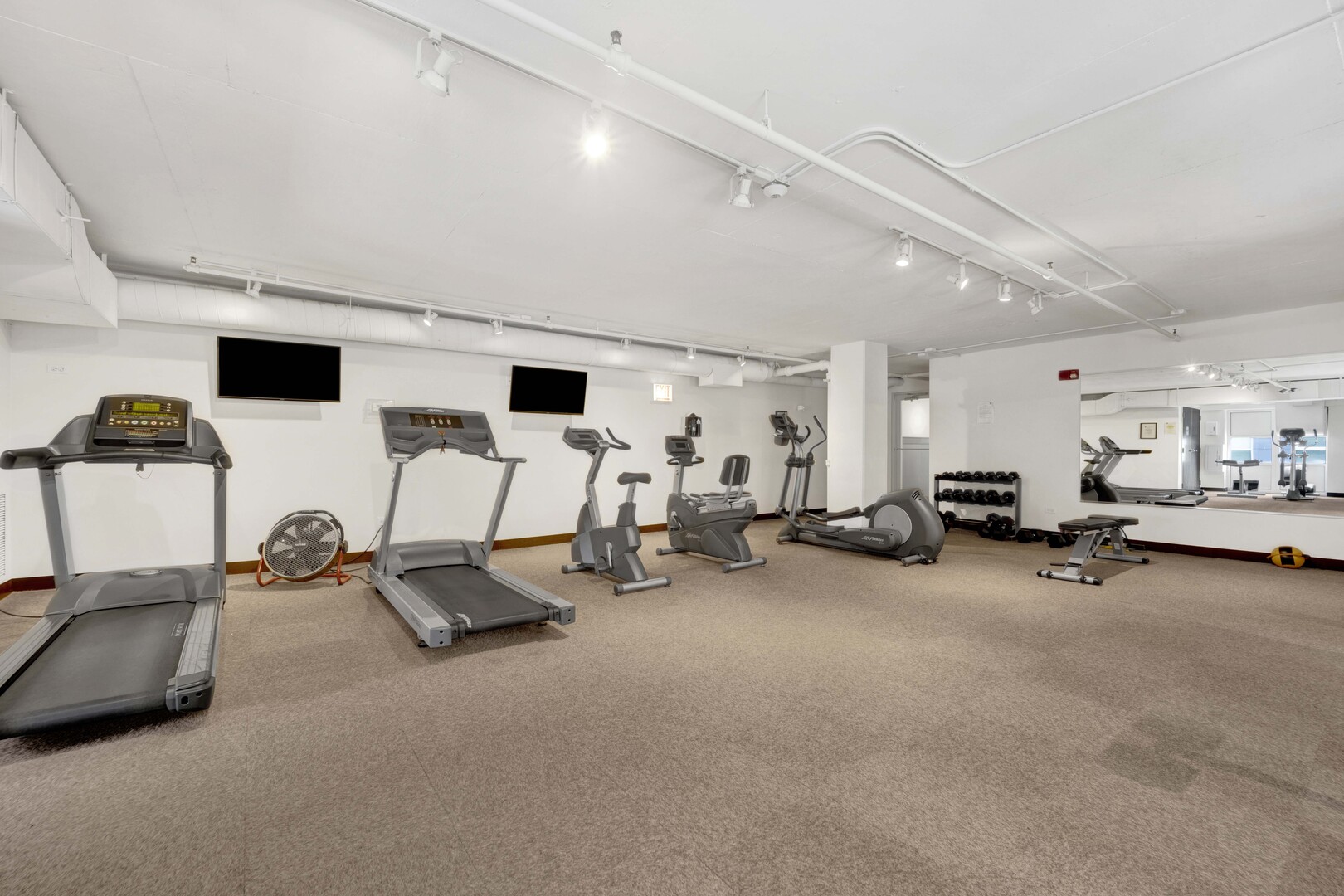 950 West Monroe Street, Unit 412 Chicago, IL 60607 - Photo 29 of 30 Gallery Image 29