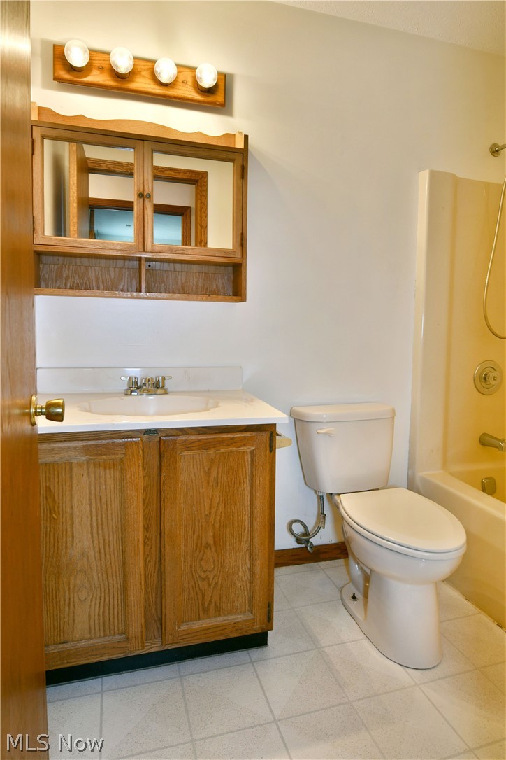 2237 Cadwallader-Sonk Road, Unit A Cortland, OH 44410 - Photo 37 of 50