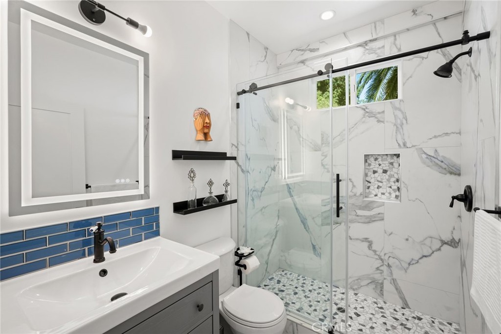 2258 Helios Drive Los Angeles, CA 90068 - Photo 9 of 16 Gallery Image 9