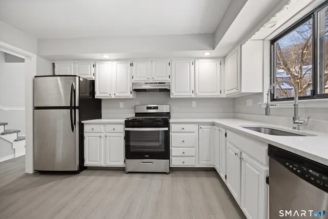 $314,700 | 35 Brockton Court, Unit 35, Beacon Falls, CT 06403