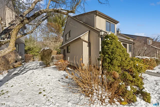 $314,700 | 35 Brockton Court, Unit 35, Beacon Falls, CT 06403