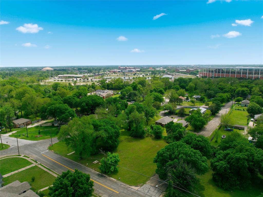1119 Cherry Street Waco, TX 76704 - Photo 8 of 9 a view of a city with lush green forest
