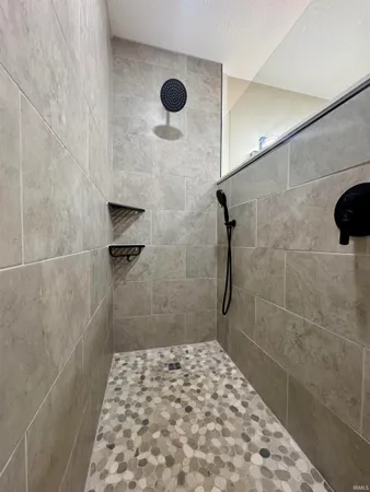 $199,800 | 903 South Water Street, Jonesboro, IN 46938