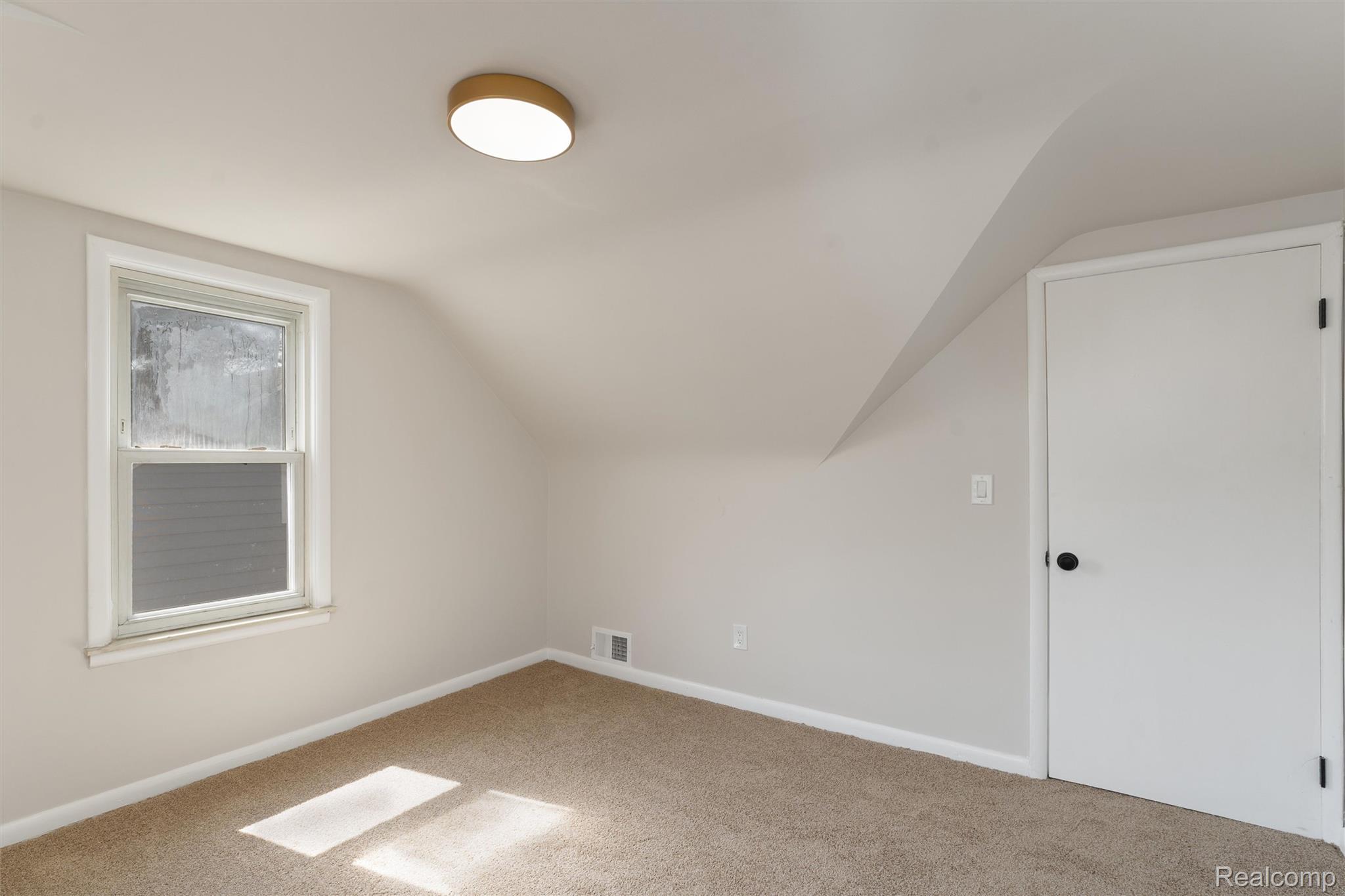 917 Perry Street Pontiac, MI 48340 - Photo 22 of 37 Additional living space featuring vaulted ceiling and light carpet