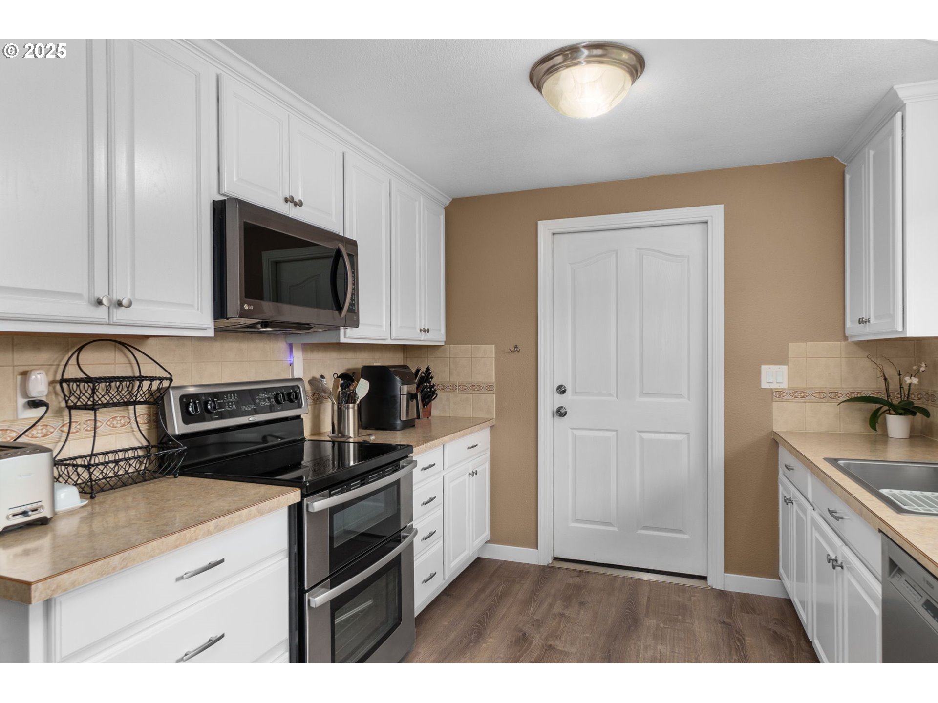 18955 Southwest Boucher Court Aloha, OR 97003 - Photo 11 of 40 Gallery Image 11