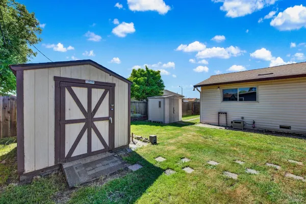 a view of an house with backyard space and porch