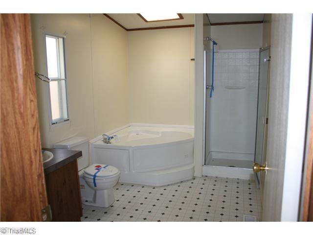 929 Alum Ridge Road Northwest Willis, VA 24380 - Photo 10 of 12 Master Bath/Spa.