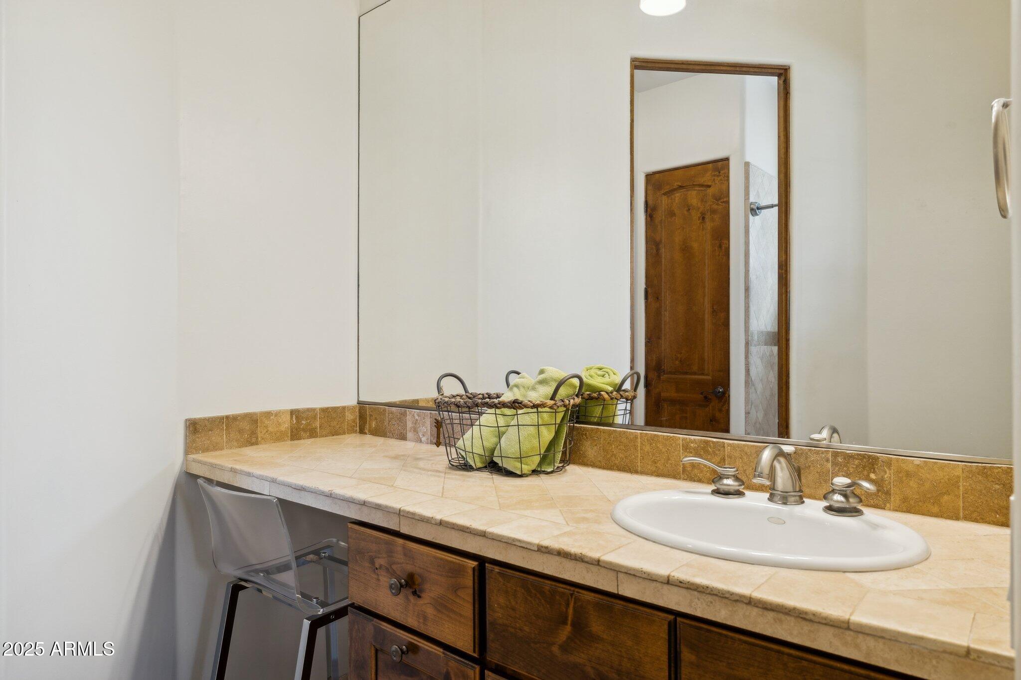 13174 East Geronimo Road Scottsdale, AZ 85259 - Photo 43 of 60 2nd floor shared bath