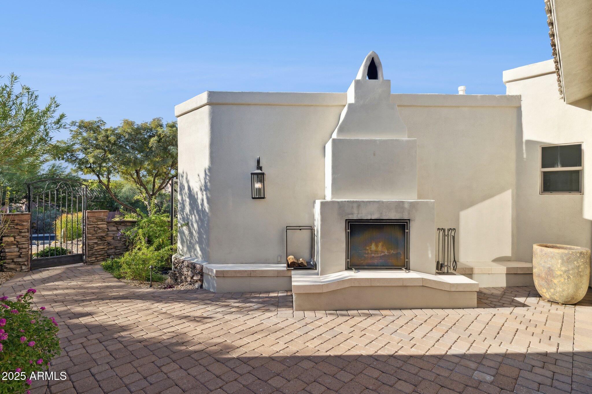 13174 East Geronimo Road Scottsdale, AZ 85259 - Photo 9 of 60 a house with a outdoor space