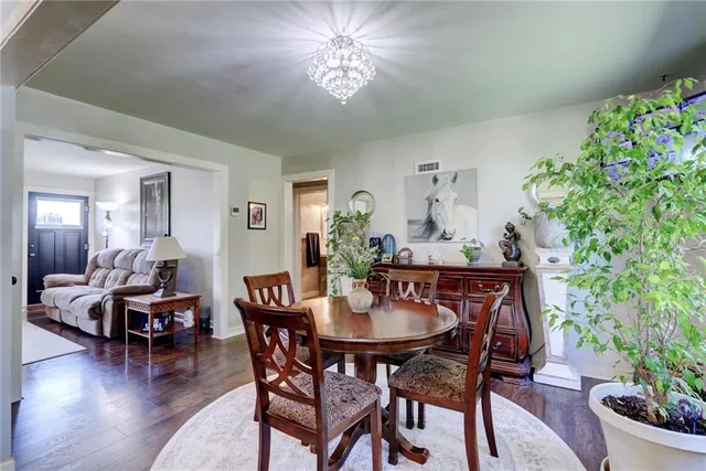 $277,500 | 215 East Walnut Street, Waverly, MO 64096