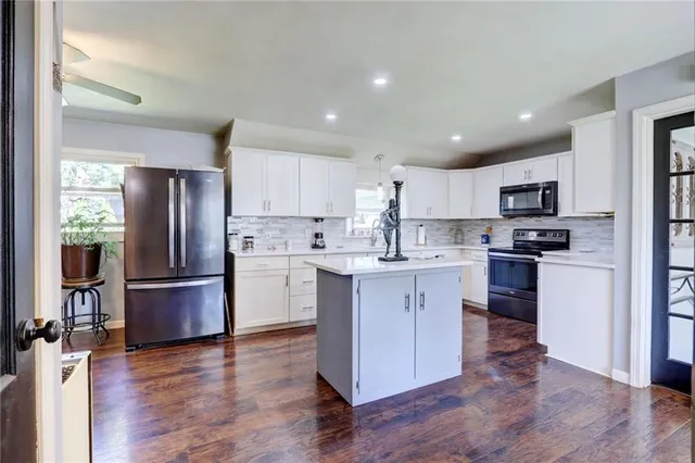 $277,500 | 215 East Walnut Street, Waverly, MO 64096