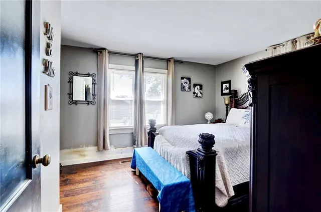 $277,500 | 215 East Walnut Street, Waverly, MO 64096