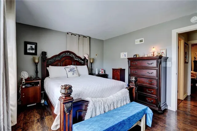 $277,500 | 215 East Walnut Street, Waverly, MO 64096