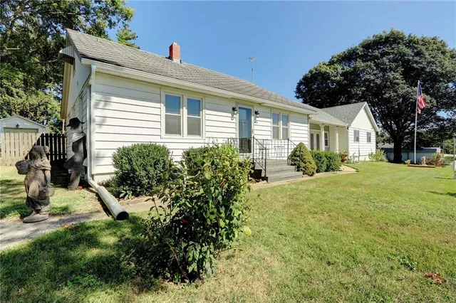 $277,500 | 215 East Walnut Street, Waverly, MO 64096