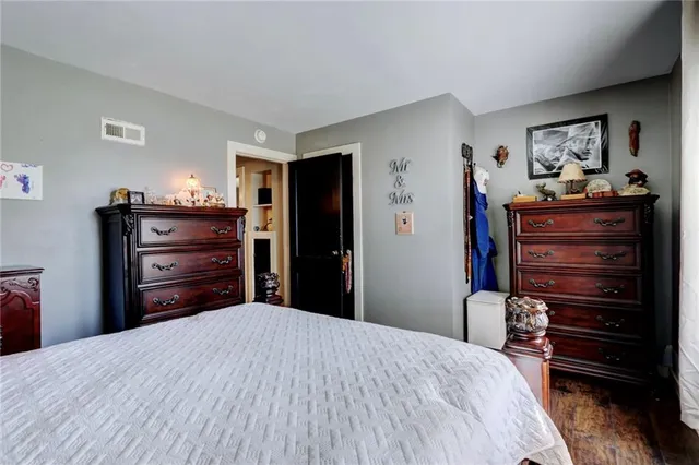 $277,500 | 215 East Walnut Street, Waverly, MO 64096