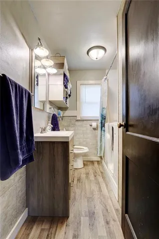 $277,500 | 215 East Walnut Street, Waverly, MO 64096