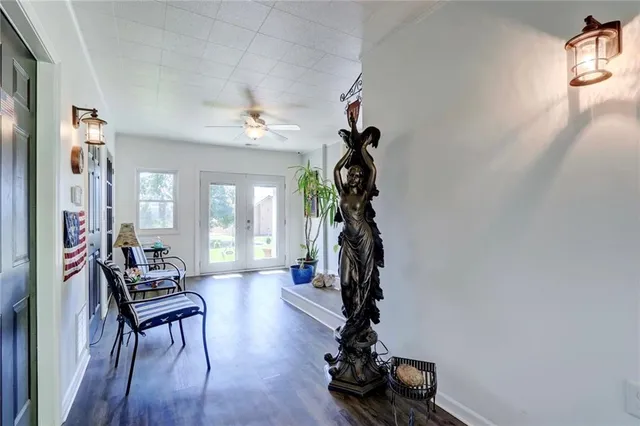 $277,500 | 215 East Walnut Street, Waverly, MO 64096