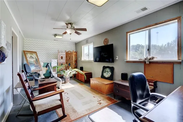 $277,500 | 215 East Walnut Street, Waverly, MO 64096