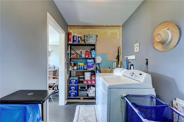 $277,500 | 215 East Walnut Street, Waverly, MO 64096