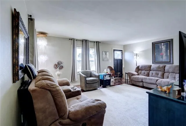 $277,500 | 215 East Walnut Street, Waverly, MO 64096