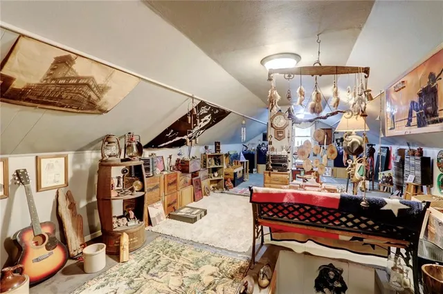 $277,500 | 215 East Walnut Street, Waverly, MO 64096